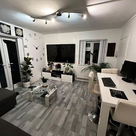 1-Bed Flat With Fast Wi-Fi In Prime Location 15Mins From Central Londyn Zewnętrze zdjęcie