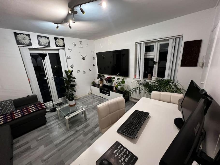 1-Bed Flat With Fast Wi-Fi In Prime Location 15Mins From Central Londyn Zewnętrze zdjęcie